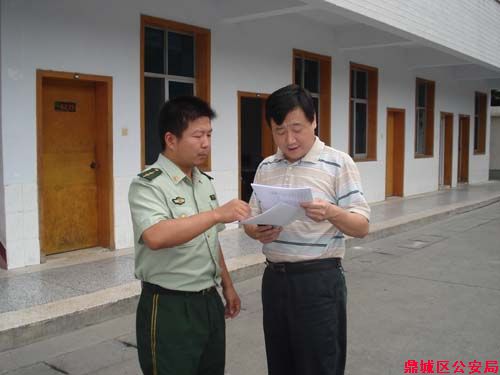 政法委书记胡文慰问武警,消防官兵_公安要闻_要闻动态_常德市公安局