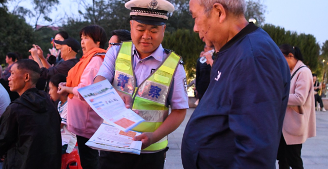 常德交警掀起秋季交通安全宣传活动热潮