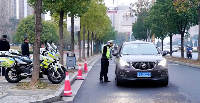 常德交警深化“百日攻坚”护航“两会”道路安全