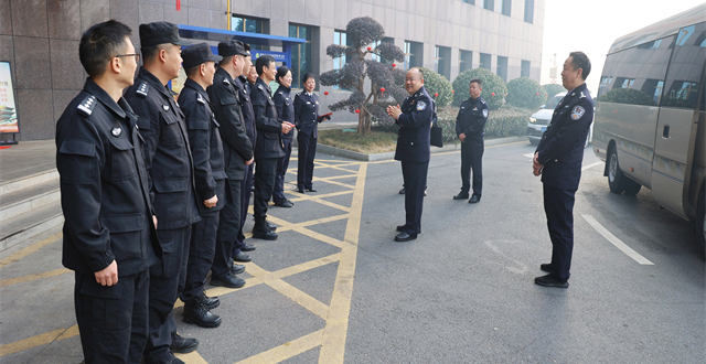 罗永锋走访慰问春节期间值班民辅警