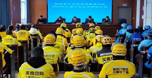 常德公安交管部门深入开展秋冬季交通安全宣传活动