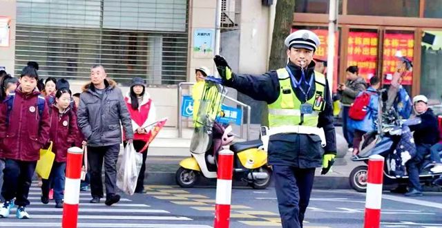 多措并举织密“护学网” 常德公安交管部门全力护航开学季