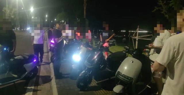 常德公安交管部门办理城区首例摩托车“飙车炸街”拘留案件