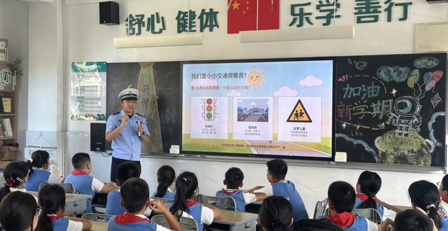 常德交管部门多措并举守护学生出行安全