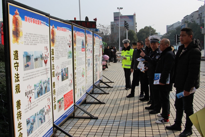 进广场宣传教育.jpg